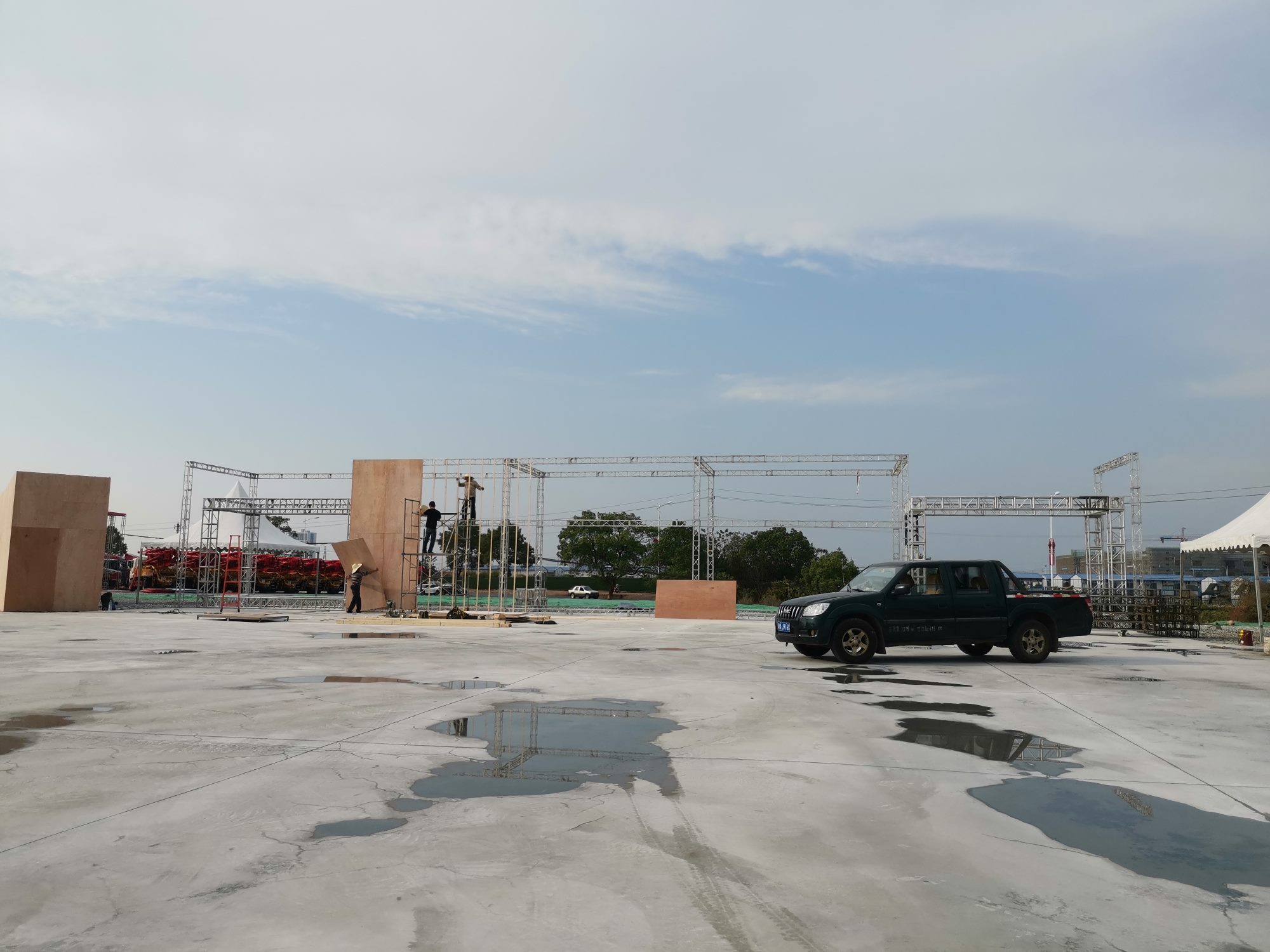 ��һ�����ؿ���Ŀ������Ա�ߵ����ķ�������ĿǩԼ��������Ա-ʩ���ֳ�